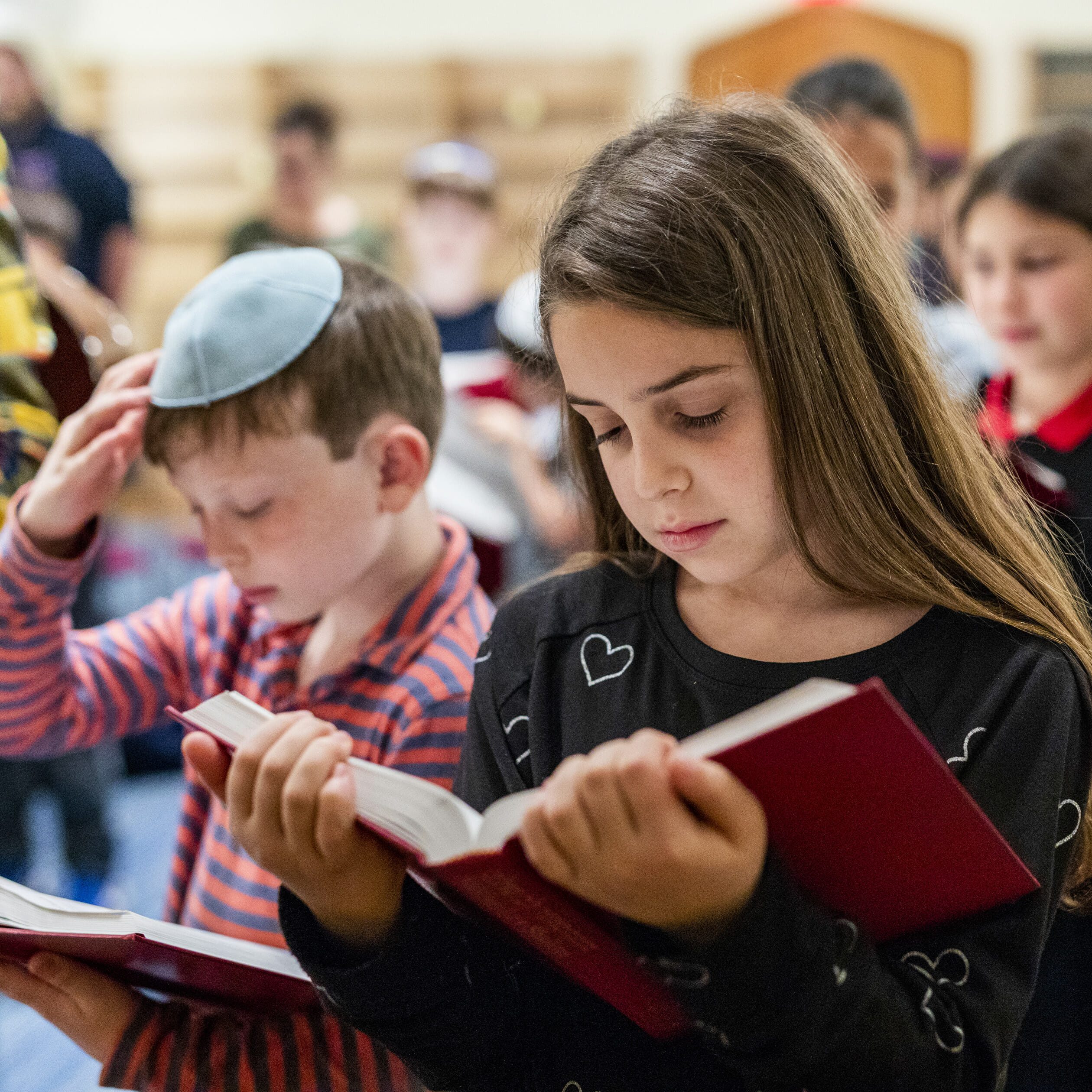 kids at b'nai jeshurun service