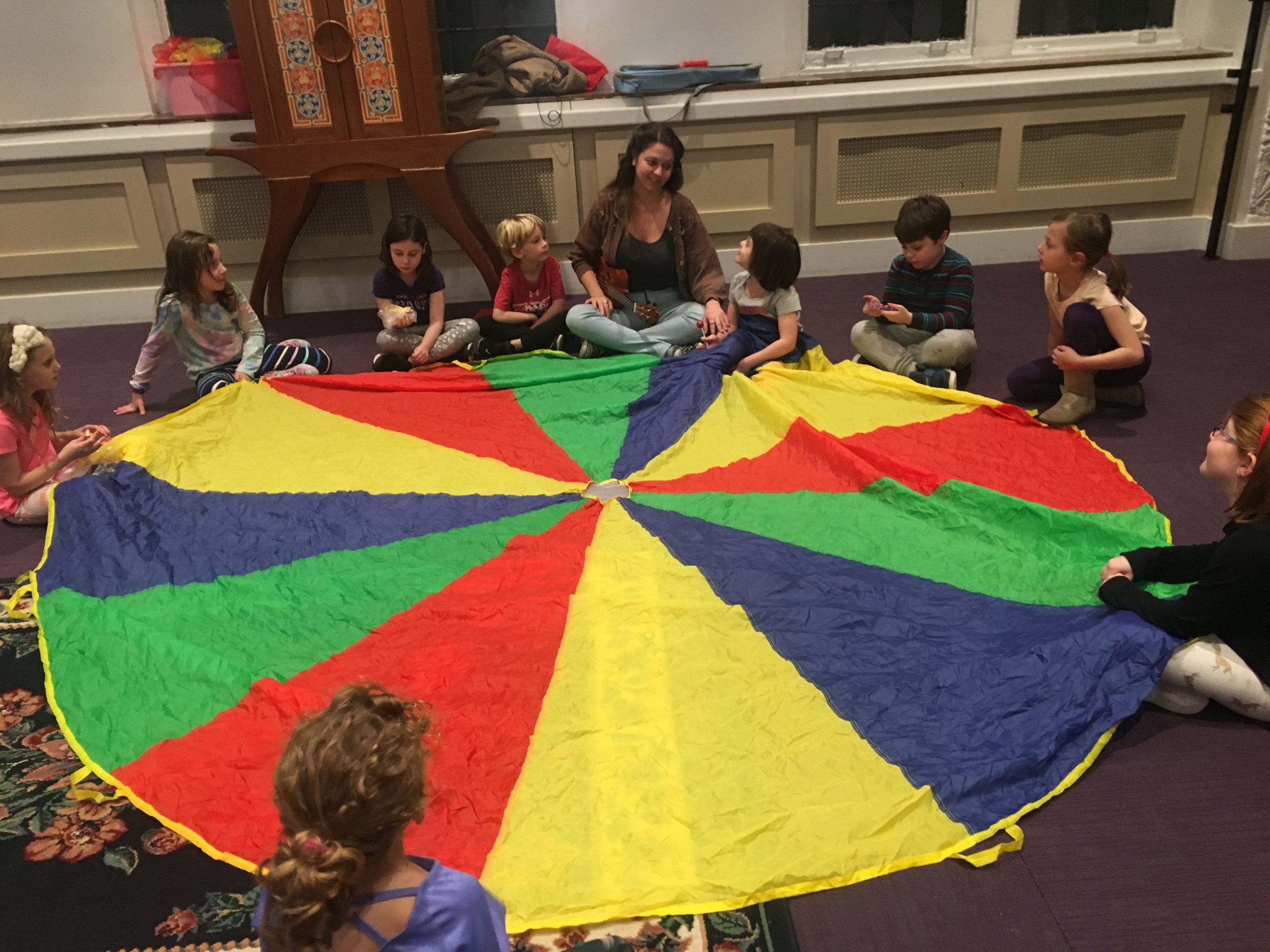 k-2nd graders playing with parachute